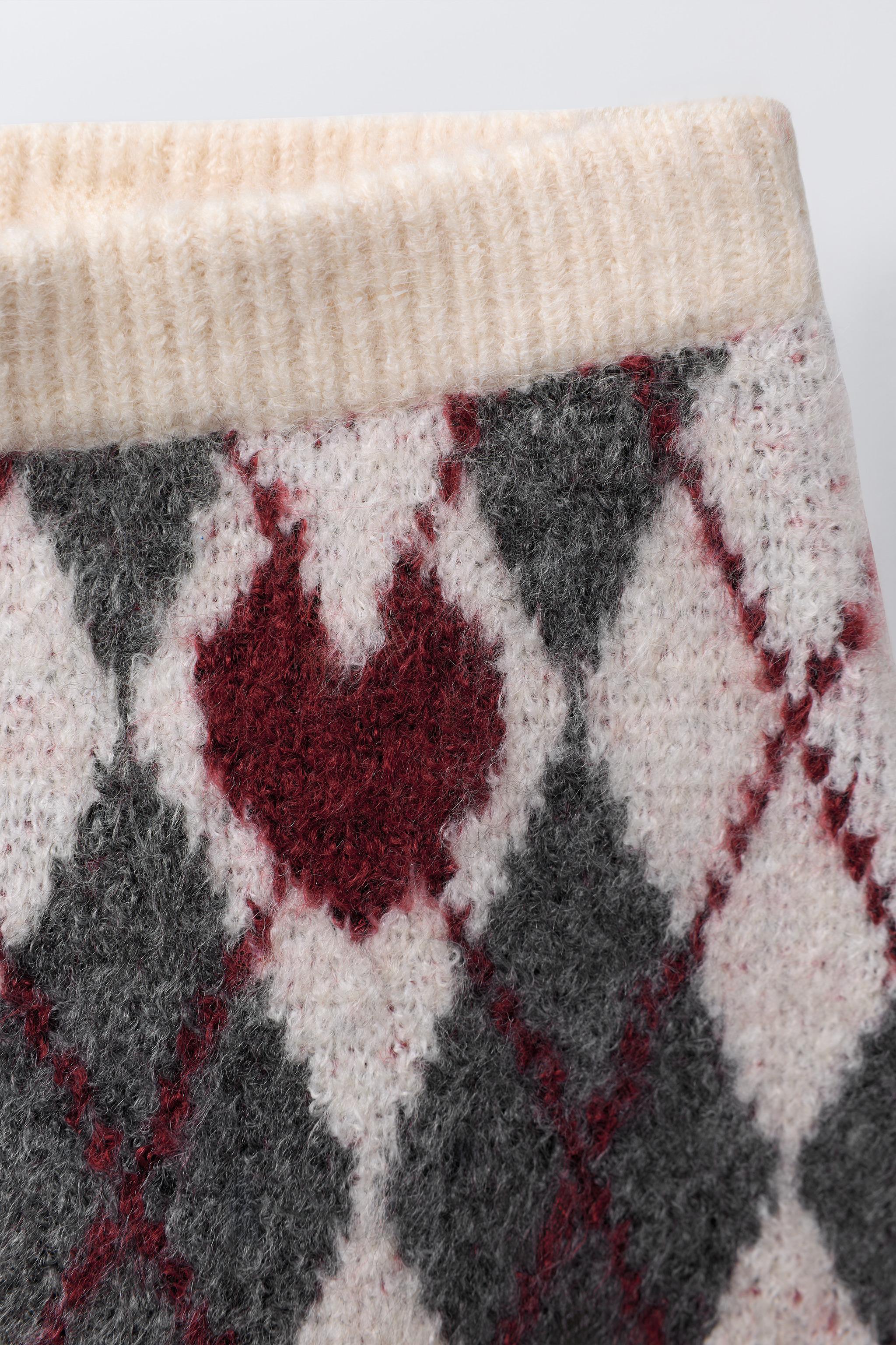 KNIT DIAMOND AND HEART SKIRT